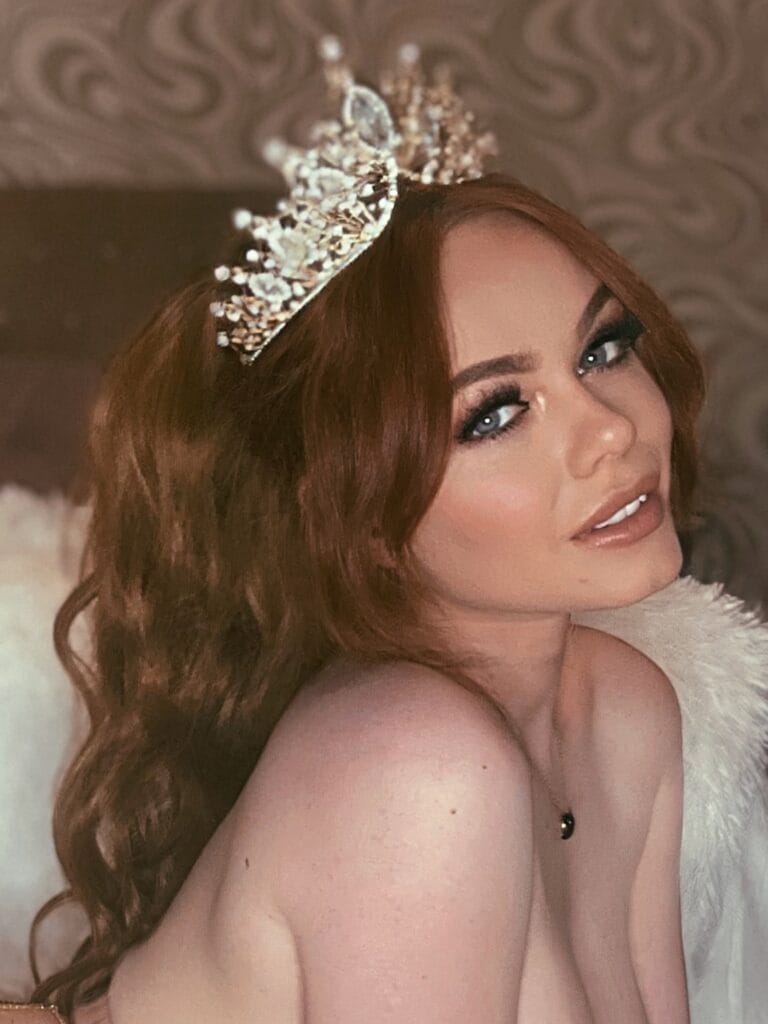 Ella Hughes - ellahughesxxx - Greek OnlyFans